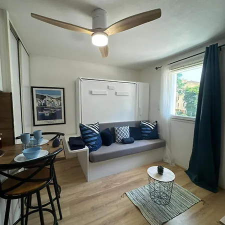 Vieux Et Parking Apartment *